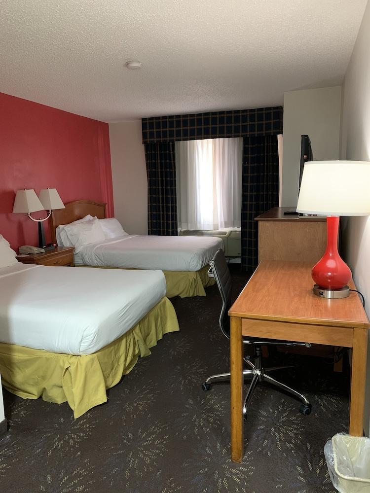 Ramada By Wyndham Santa Fe Hotel Екстериор снимка