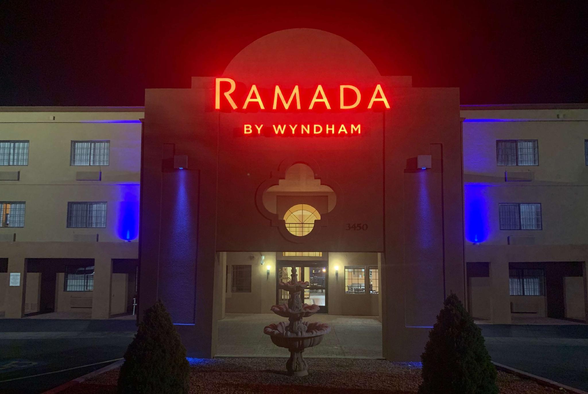 Ramada By Wyndham Santa Fe Hotel Екстериор снимка