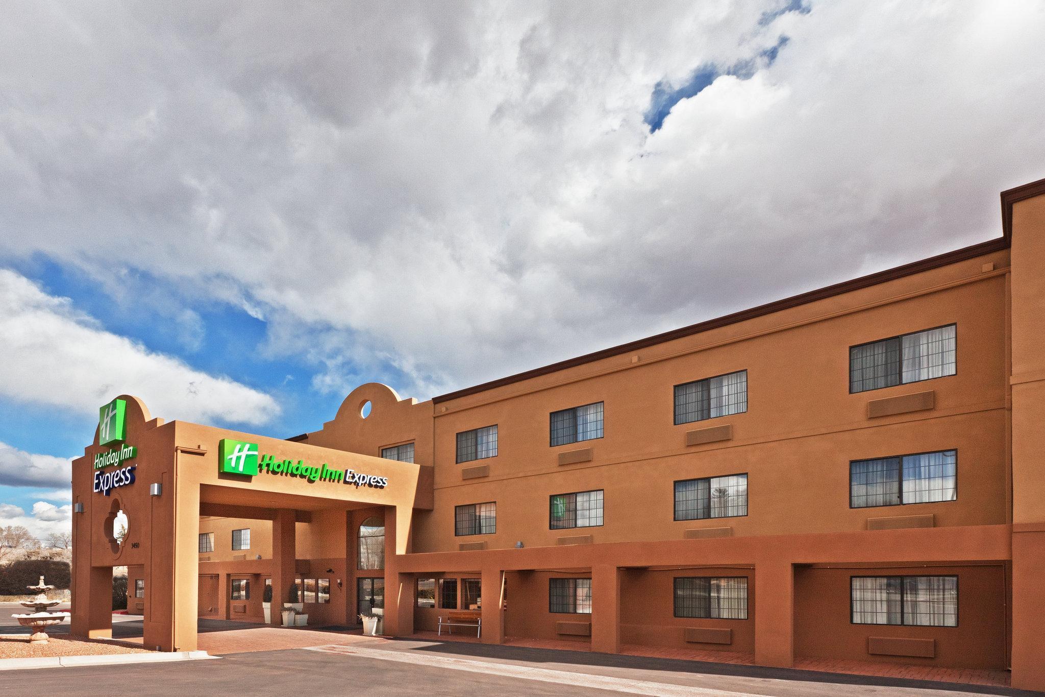 Ramada By Wyndham Santa Fe Hotel Екстериор снимка