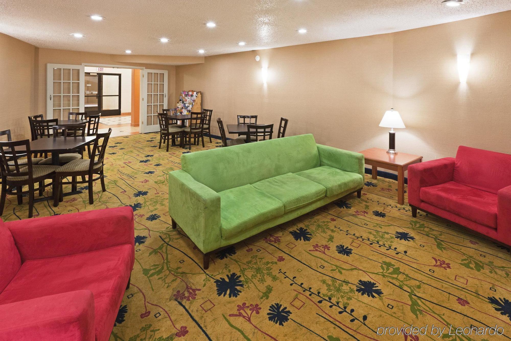 Ramada By Wyndham Santa Fe Hotel Интериор снимка
