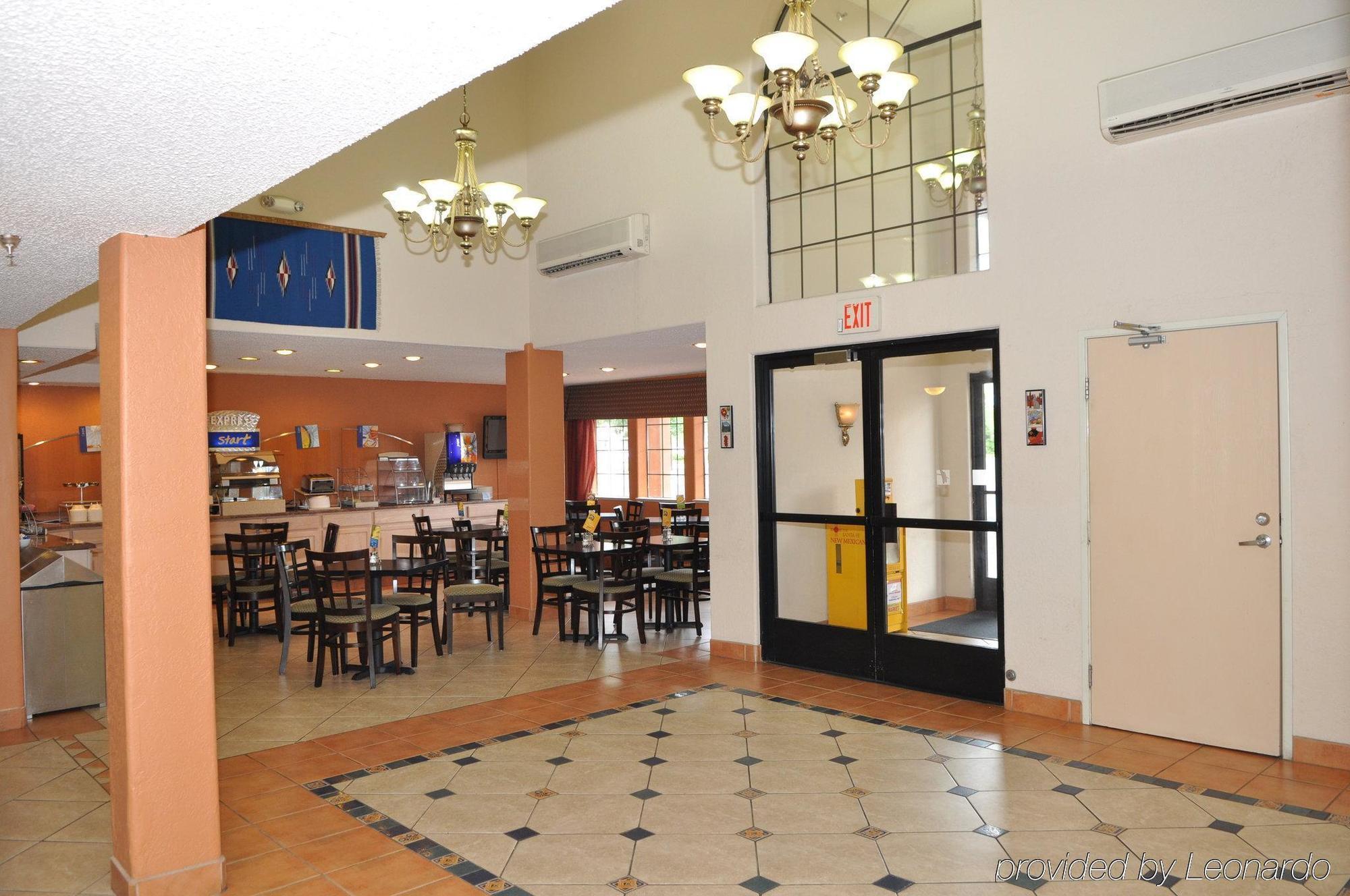 Ramada By Wyndham Santa Fe Hotel Ресторант снимка