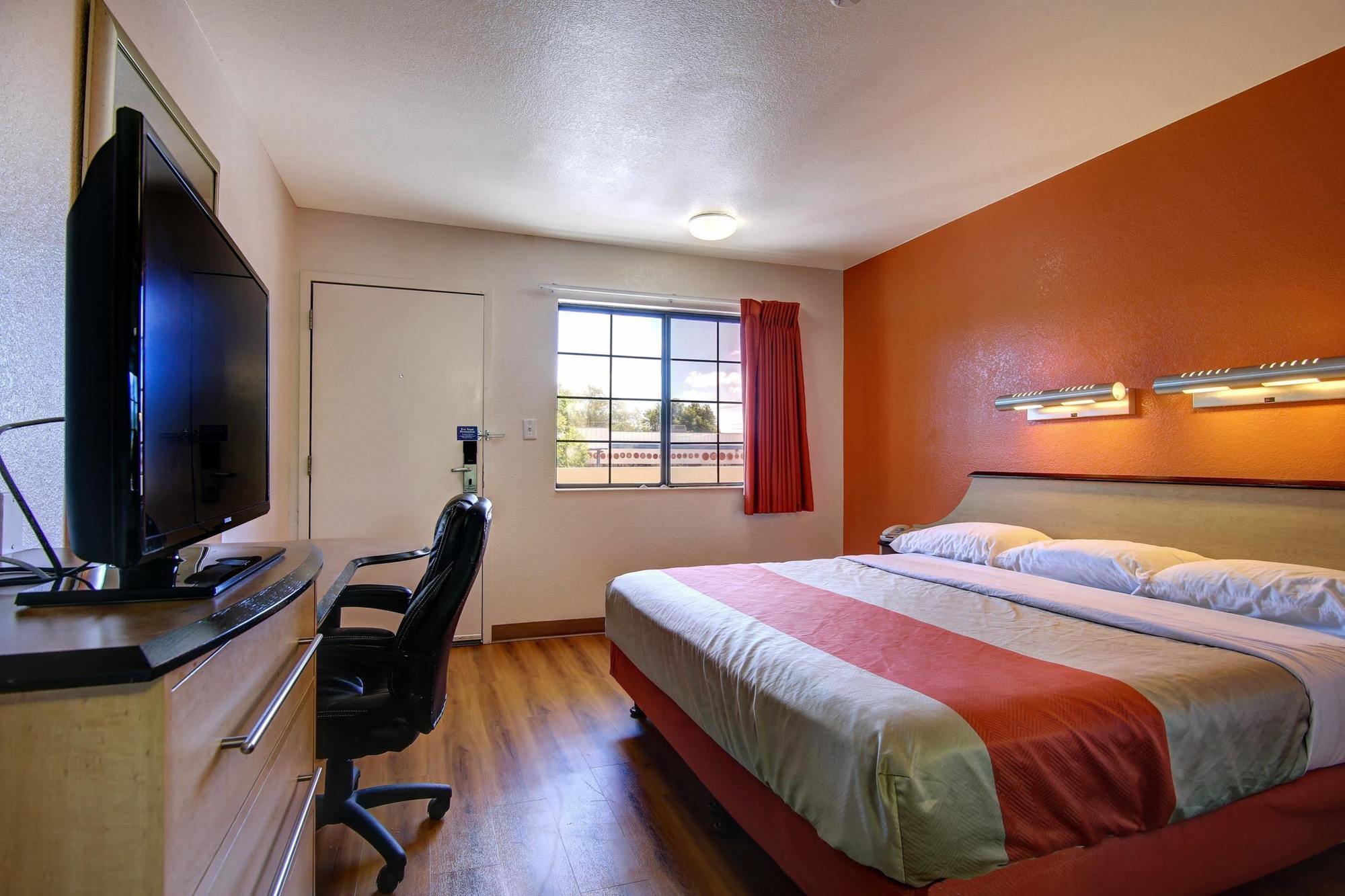 Ramada By Wyndham Santa Fe Hotel Екстериор снимка